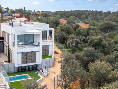 Casa de lujo de obra nueva en Begur, a un paseo del centro ciudad, con vista mar y jardín con piscina