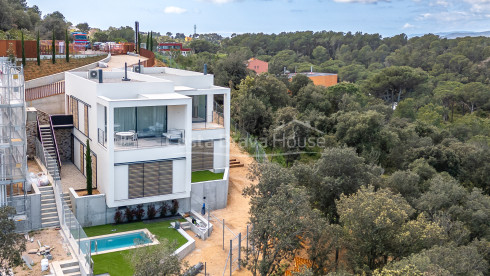 Casa de luxe d´obra nova amb jardí i piscina a Begur