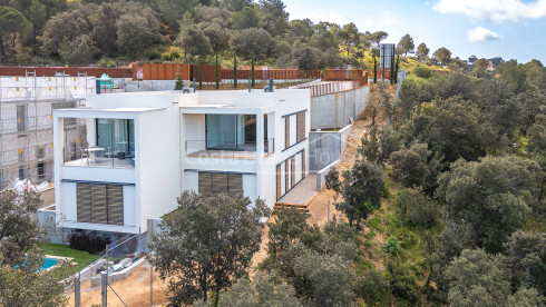 Casa de luxe d´obra nova amb jardí i piscina a Begur