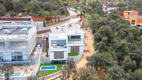 Casa de luxe d´obra nova amb jardí i piscina a Begur