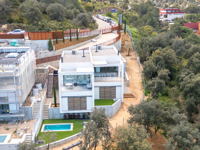 Maison de luxe en construction à Begur, à 10 minutes à pied du centre ville, avec vue sur la mer et jardin avec piscine