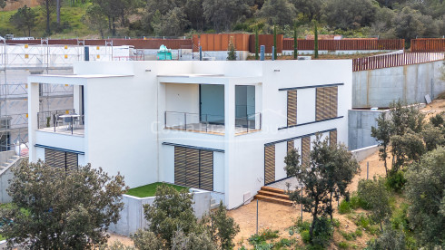 Casa de luxe d´obra nova amb jardí i piscina a Begur