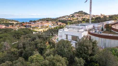 Casa de luxe d´obra nova amb jardí i piscina a Begur