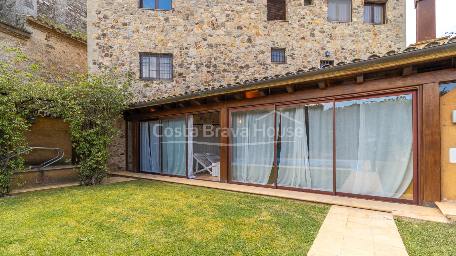Casa con piscina en Torrent, Baix Empordà
