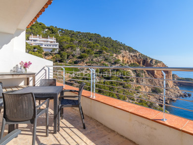 Apartment for sale with sea views in La Borna, Begur, near Sa Tuna