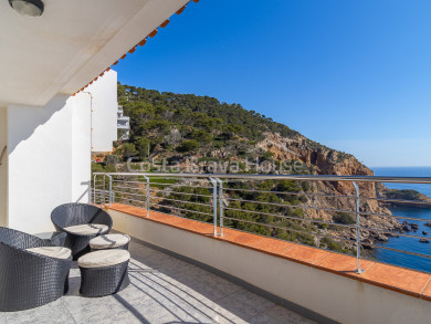 Exclusief appartement te koop met terras en zeezicht in La Borna, Begur