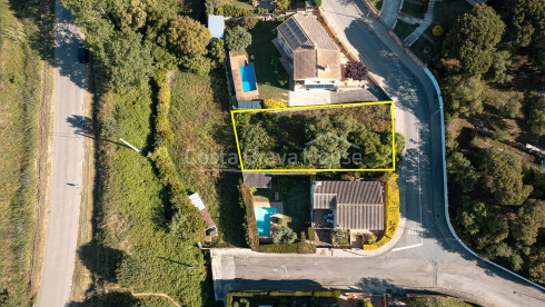 Parcelle constructible à Mont-ras à vendre