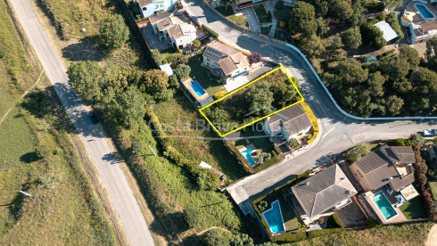 Parcelle constructible à Mont-ras à vendre