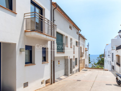 Maison méditerranéenne avec vue sur la mer à vendre à Sant Roc, Calella de Palafrugell, à 40 m de la plage