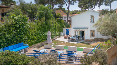 Casa en venta con piscina en Tamariu