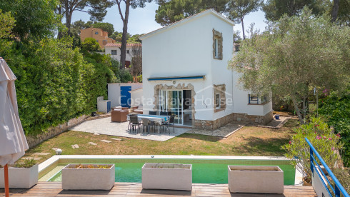 House for sale with pool in Tamariu