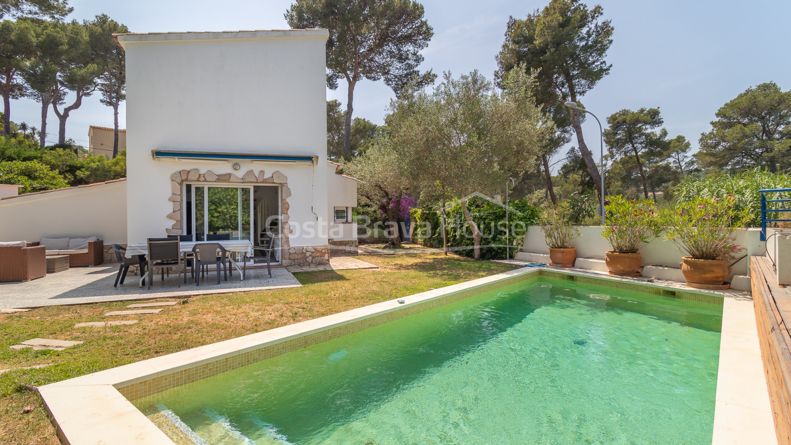 House for sale with pool in Tamariu
