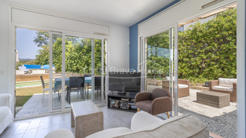 House for sale with pool in Tamariu
