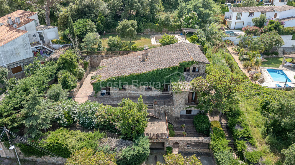 Casa estilo masía en venta en Sant Antoni con licencia