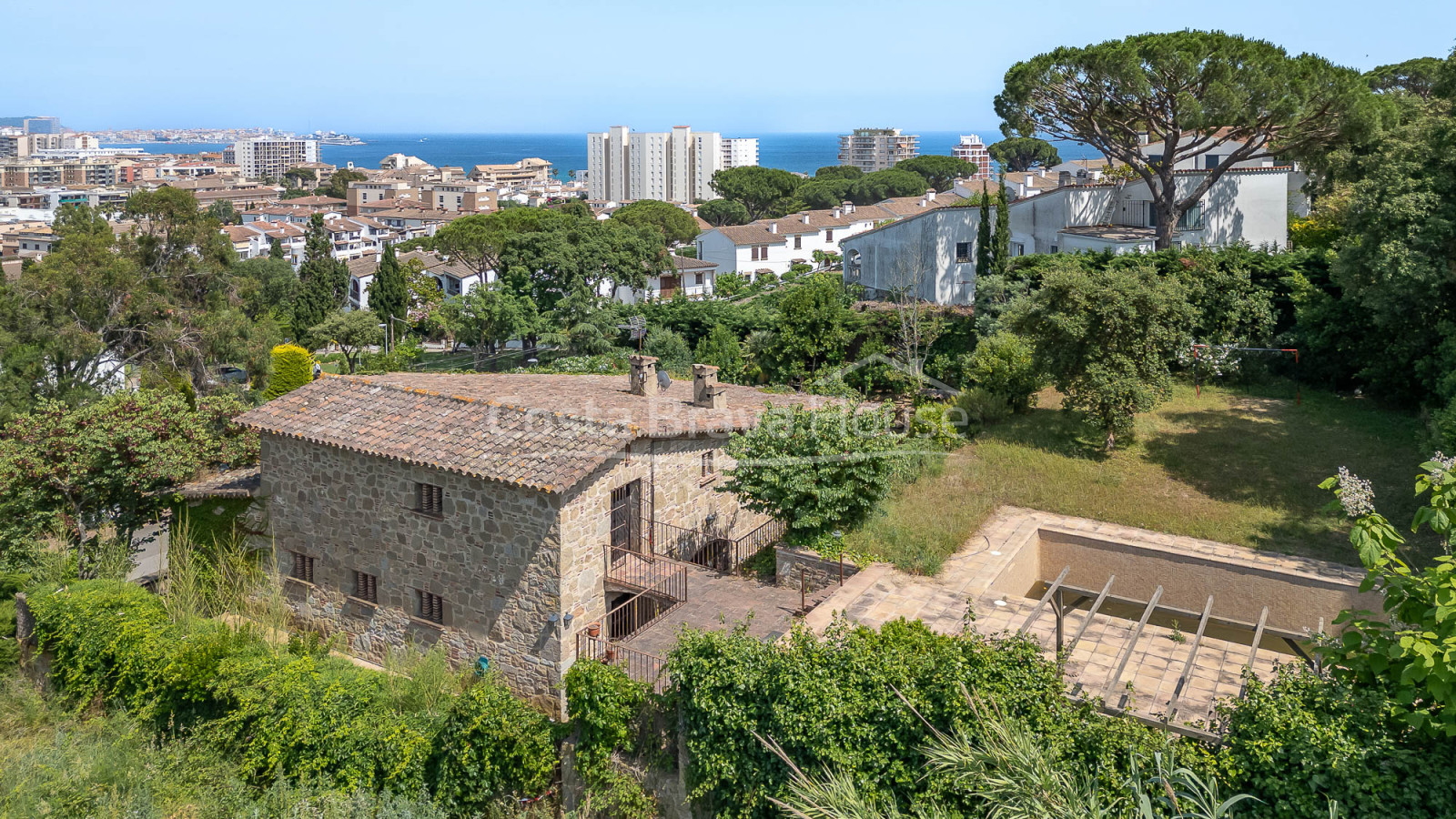 Casa estilo masía en venta en Sant Antoni con licencia