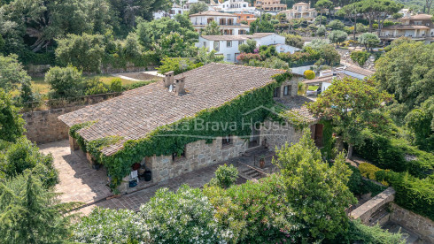Casa estilo masía en venta en Sant Antoni con licencia