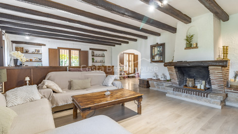Casa estilo masía en venta en Sant Antoni con licencia
