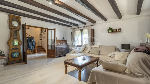 Casa estilo masía en venta en Sant Antoni con licencia