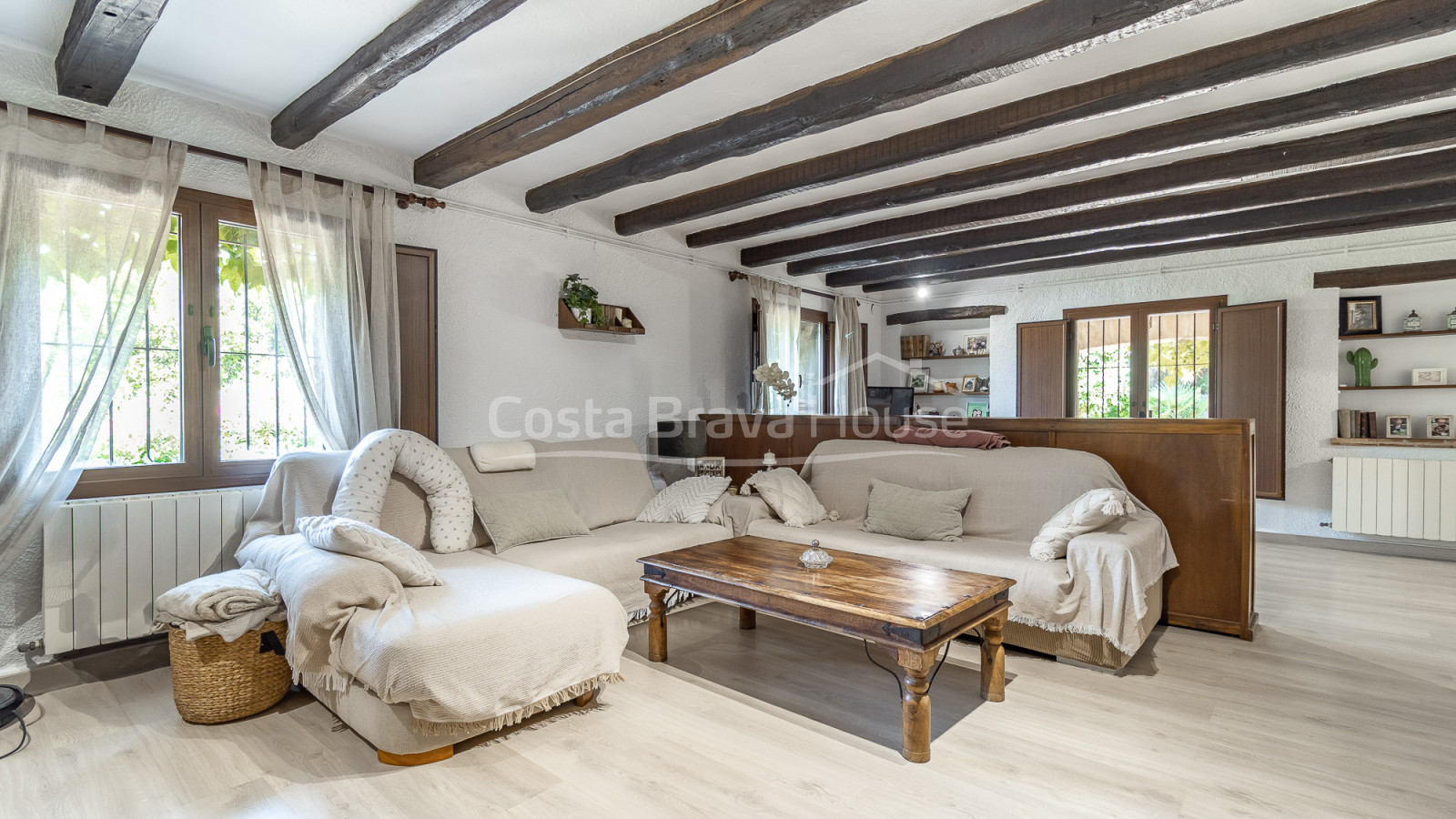 Casa estilo masía en venta en Sant Antoni con licencia