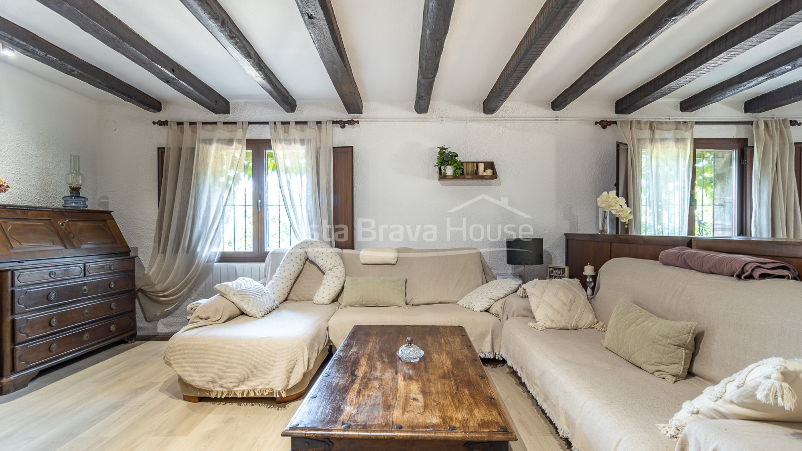 Casa estilo masía en venta en Sant Antoni con licencia