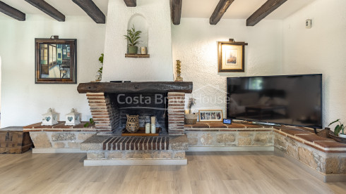 Casa estilo masía en venta en Sant Antoni con licencia
