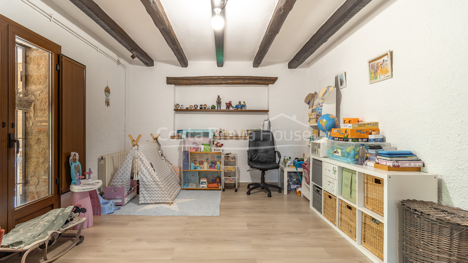 Casa estilo masía en venta en Sant Antoni con licencia