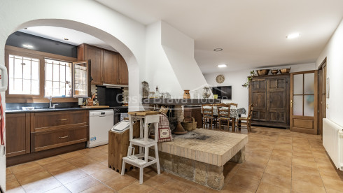 Casa estilo masía en venta en Sant Antoni con licencia