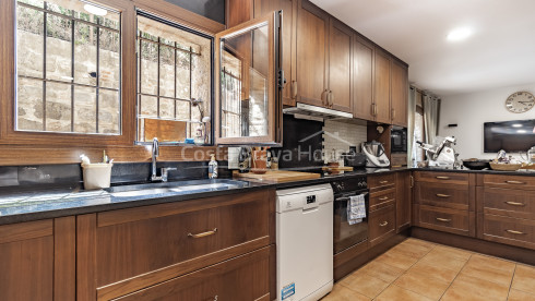 Casa estilo masía en venta en Sant Antoni con licencia
