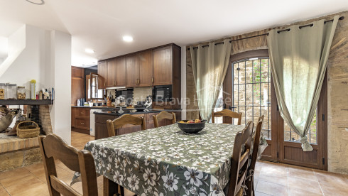 Casa estilo masía en venta en Sant Antoni con licencia