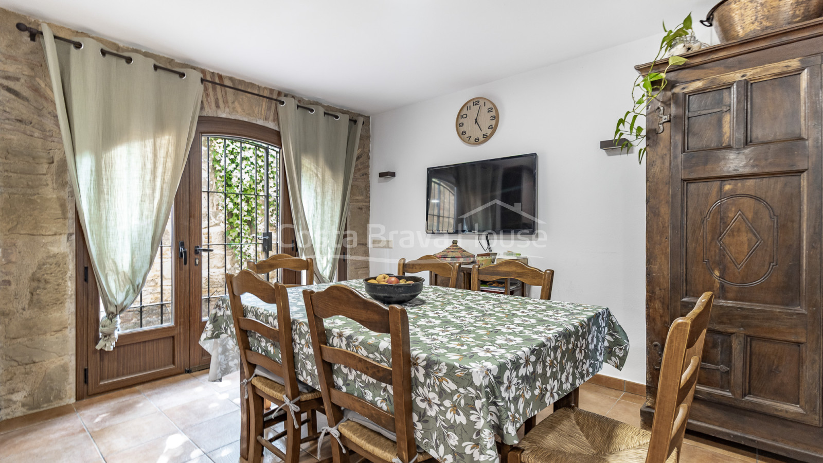 Casa estilo masía en venta en Sant Antoni con licencia