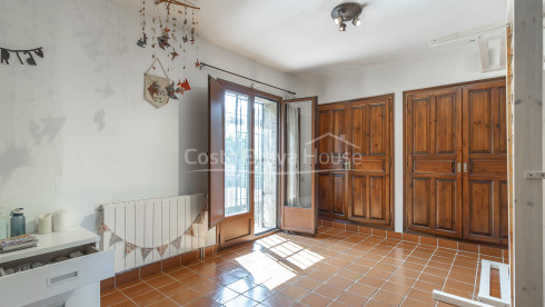 Casa estilo masía en venta en Sant Antoni con licencia
