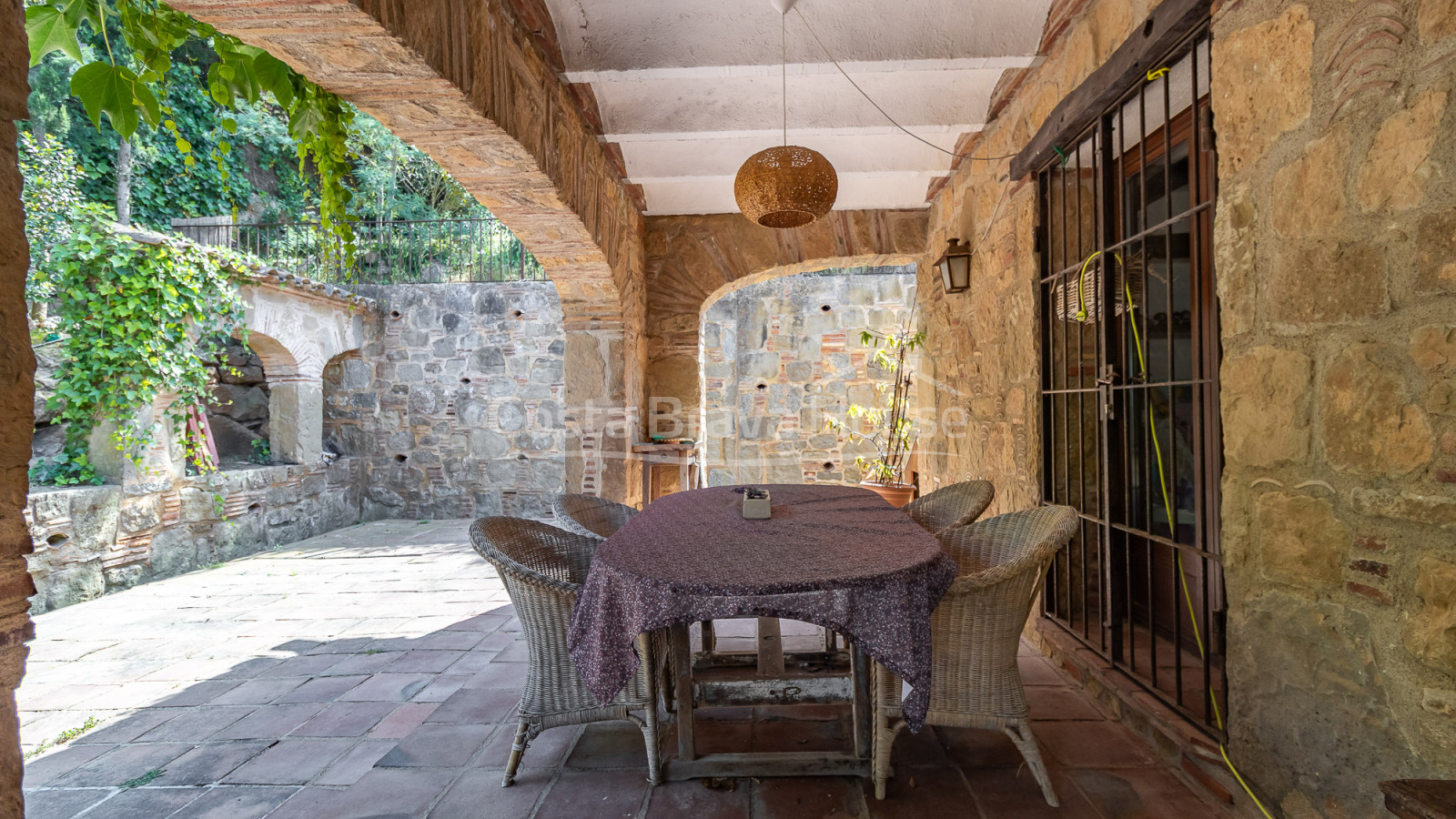 Casa estilo masía en venta en Sant Antoni con licencia