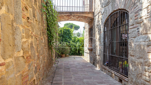 Casa estilo masía en venta en Sant Antoni con licencia