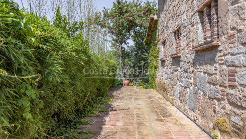 Casa estilo masía en venta en Sant Antoni con licencia