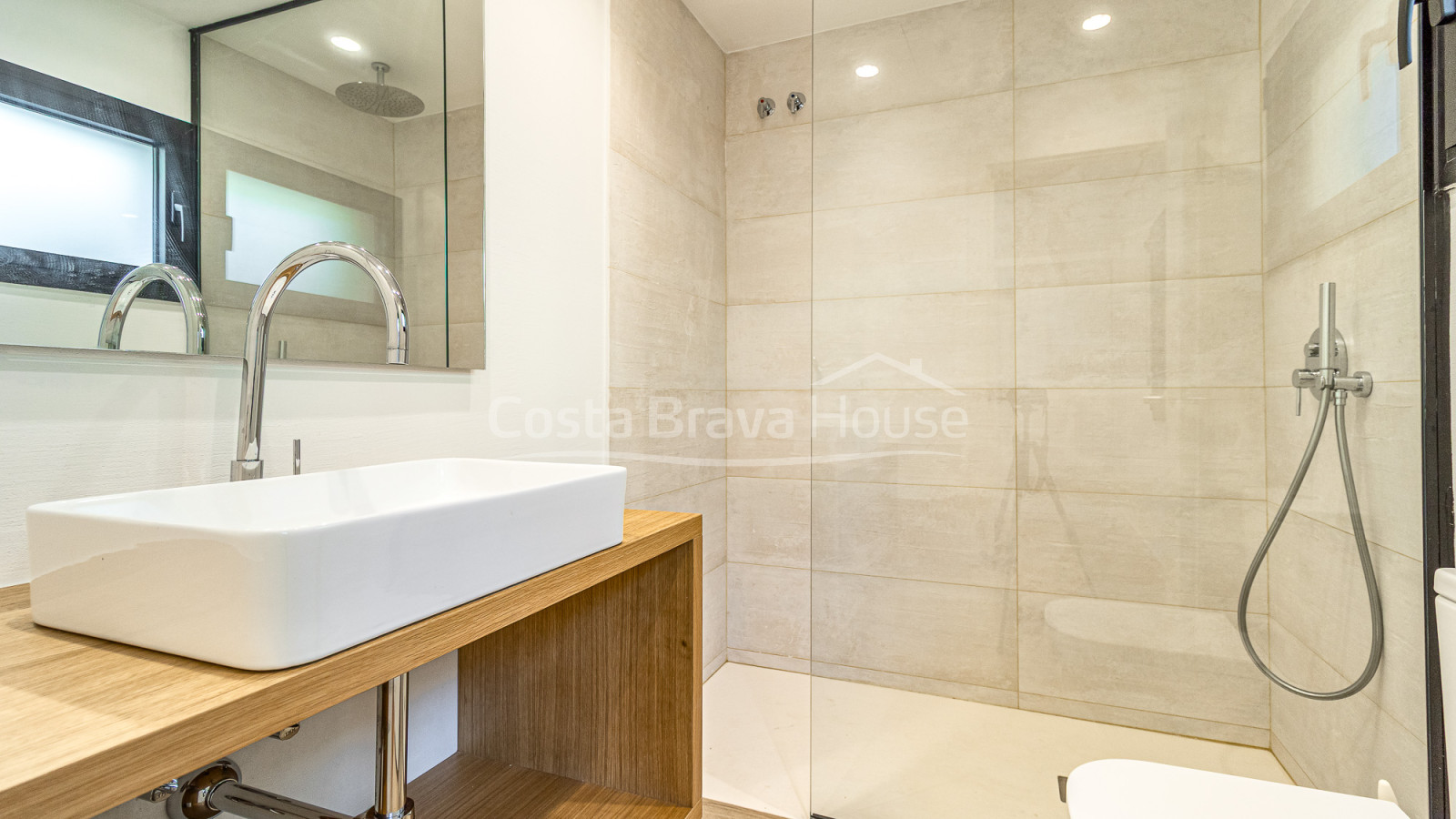 House for sale in Begur with sea views
