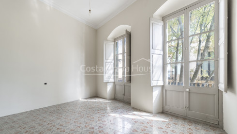 Modernist house for sale in the center of Palafrugell