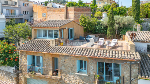 House in Begur with views of the castle