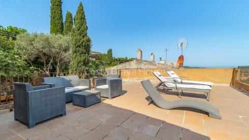 House in Begur with views of the castle
