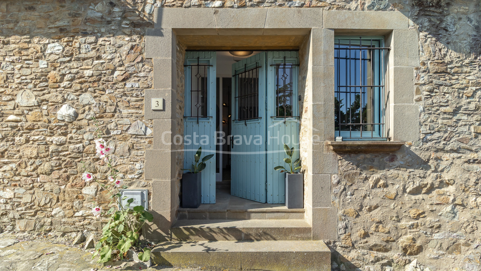 House in Begur with views of the castle