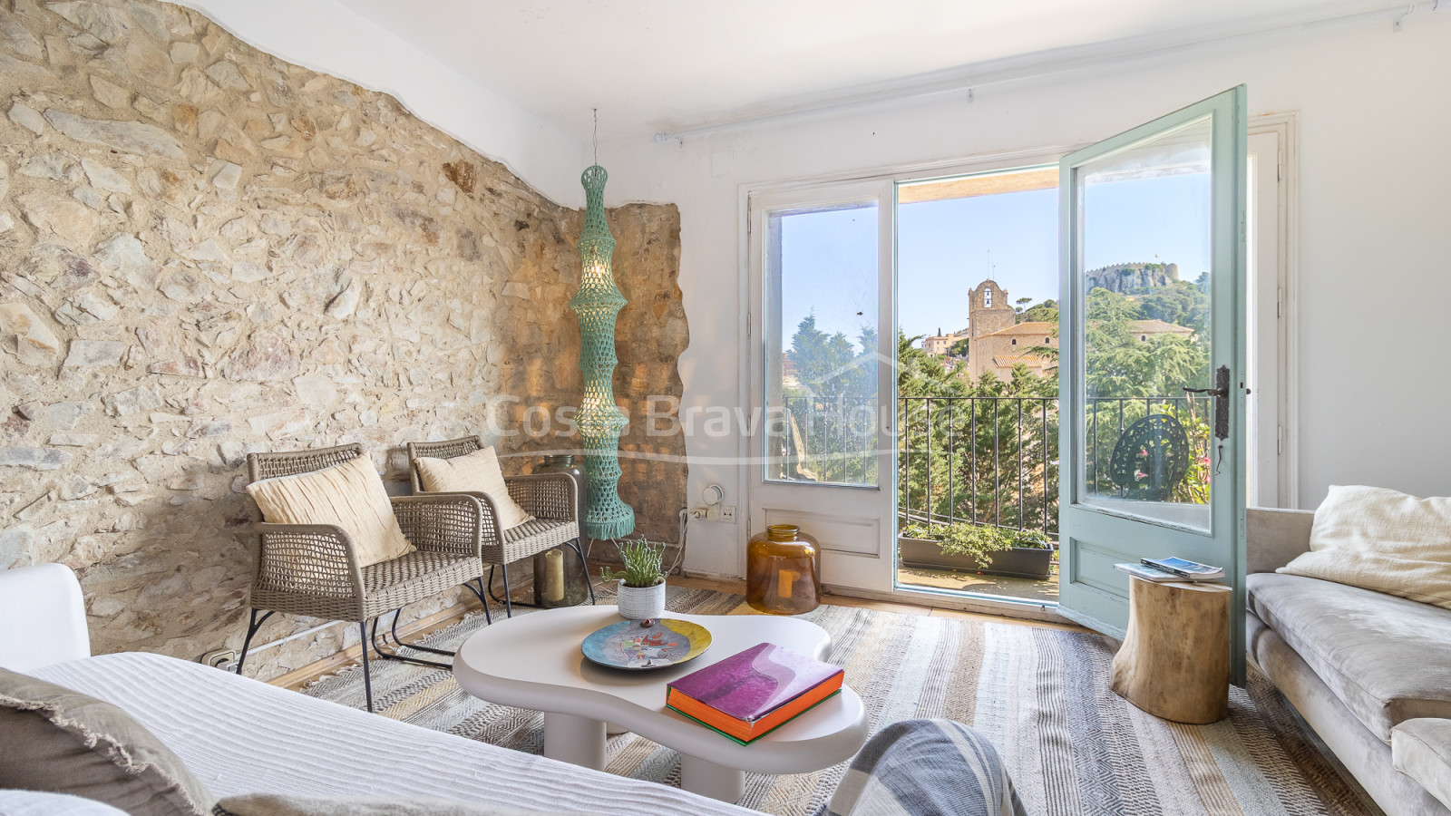 House in Begur with views of the castle