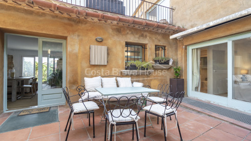 House in Begur with views of the castle