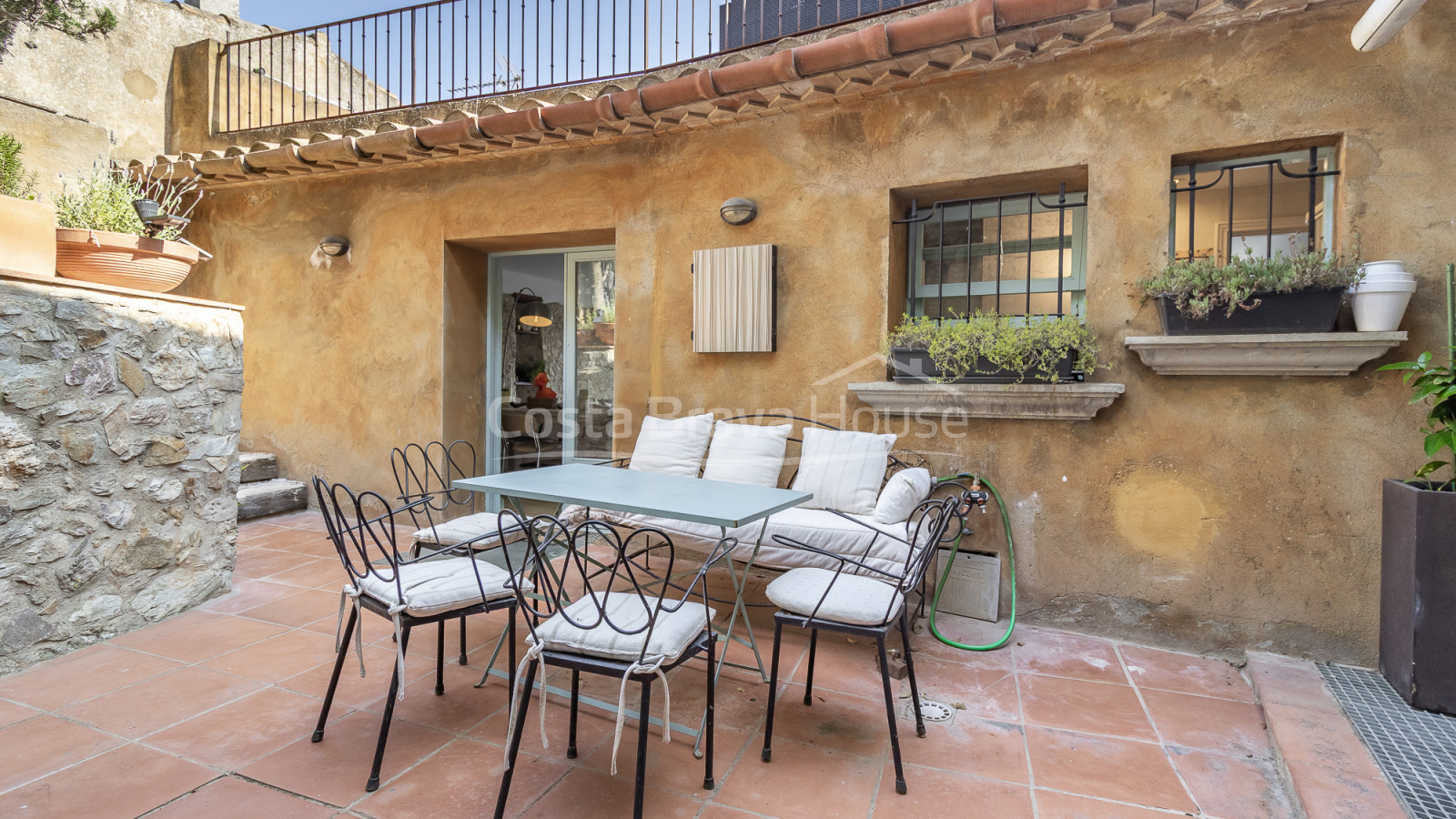 House in Begur with views of the castle