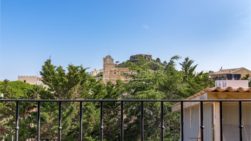 House in Begur with views of the castle