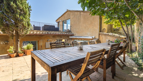 House in Begur with views of the castle