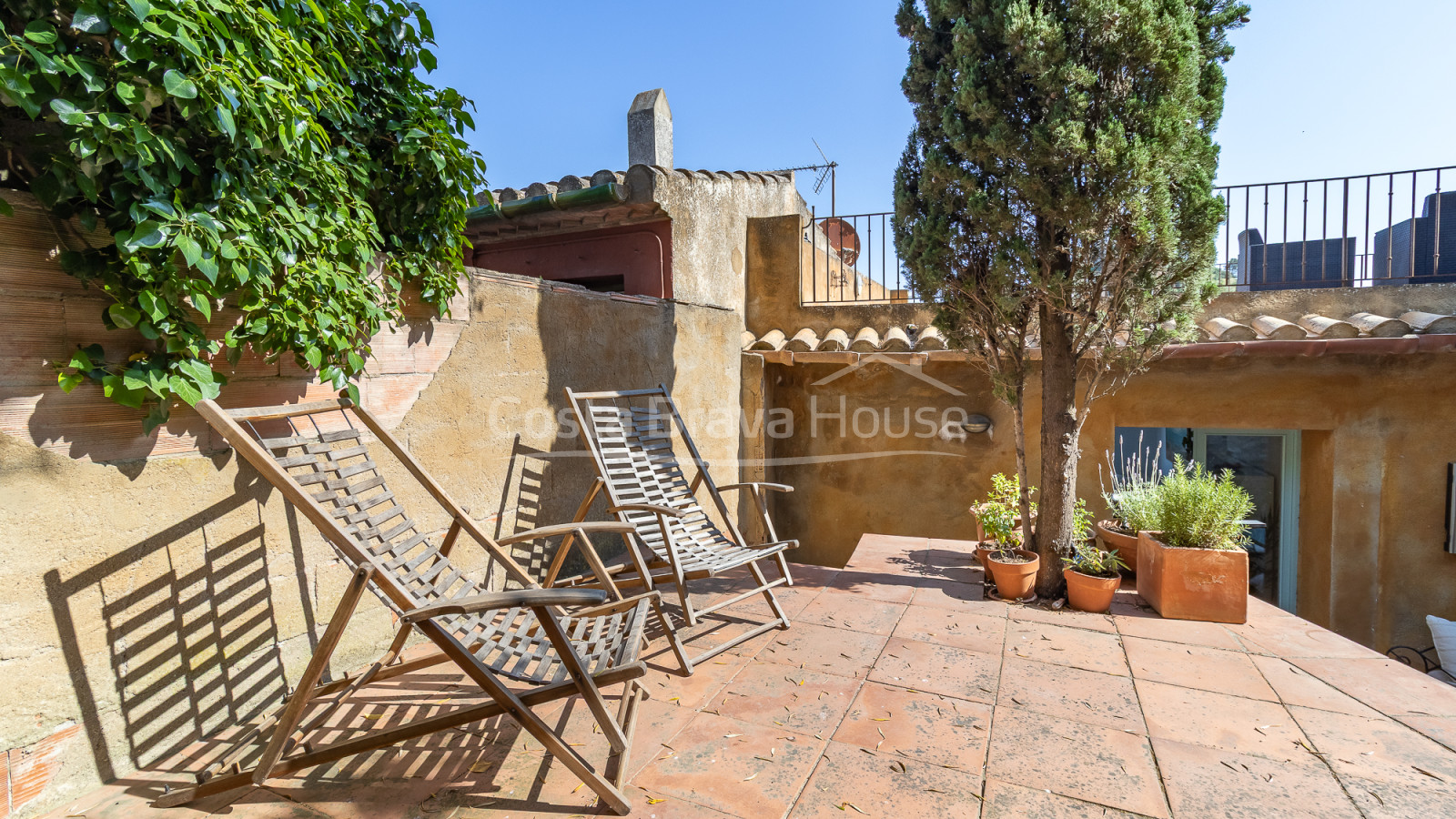 House in Begur with views of the castle