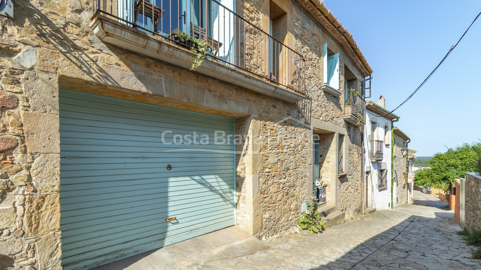 House in Begur with views of the castle