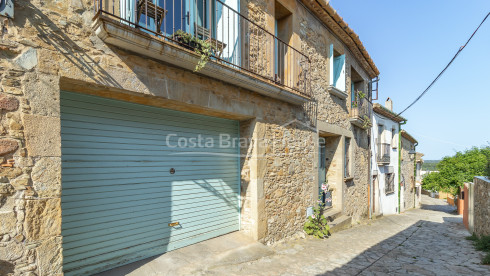 House in Begur with views of the castle