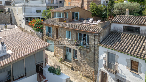 House in Begur with views of the castle