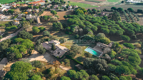 Domaine à Mont-ras avec tour médiévale et grand terrain
