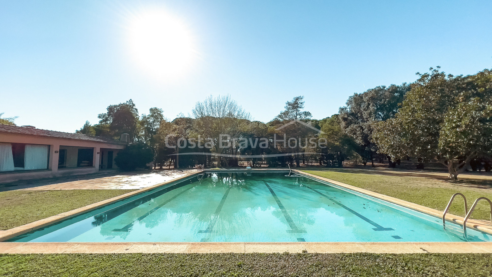 Estate in Mont-ras with medieval tower and large plot of land